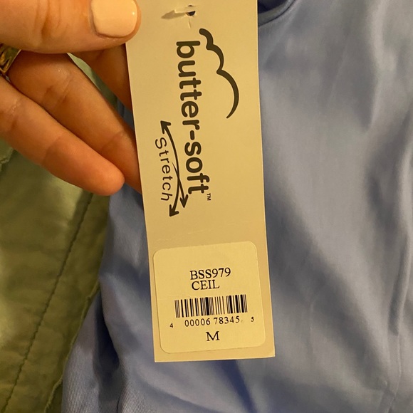 Butter soft women’s scrub top - Picture 3 of 3